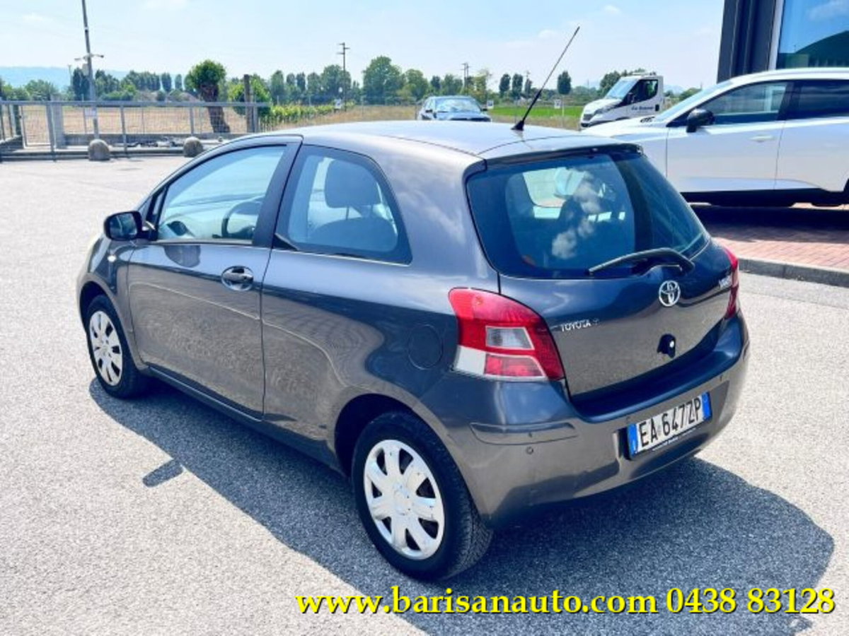 Toyota Yaris 1.0 3 porte (4)