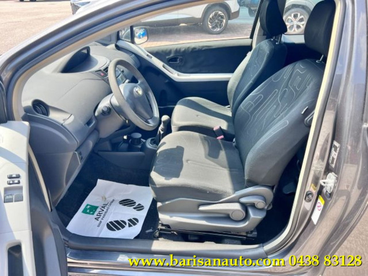 Toyota Yaris 1.0 3 porte (5)