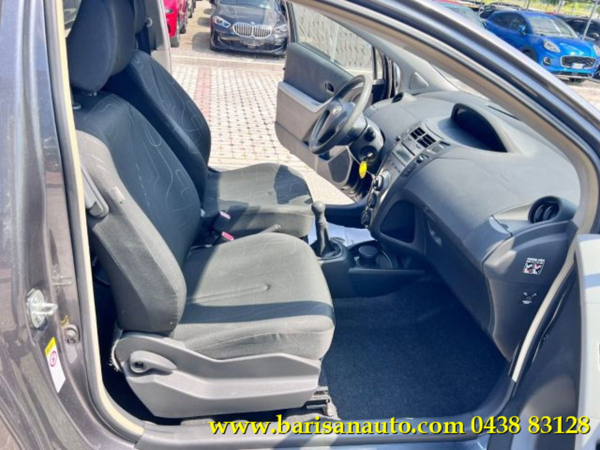 Toyota Yaris 1.0 3 porte (6)