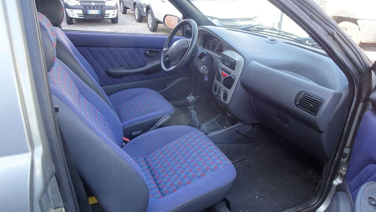 Fiat Strada 1.9 JTD Pick-up (11)
