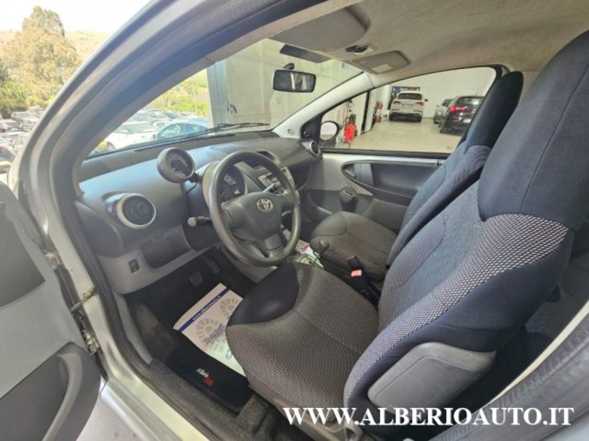 Toyota Aygo 1.0 12V VVT-i 5 porte (10)