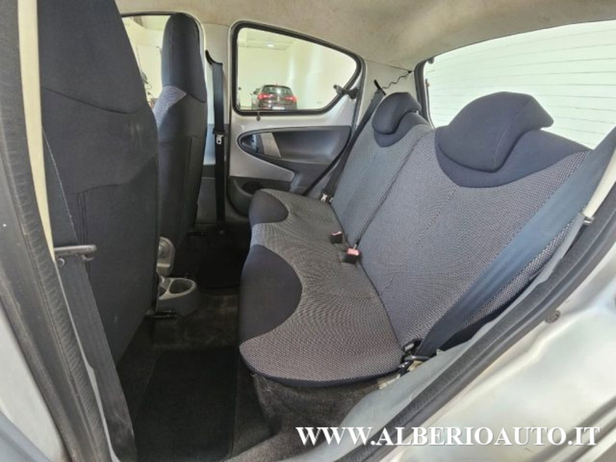 Toyota Aygo 1.0 12V VVT-i 5 porte (11)