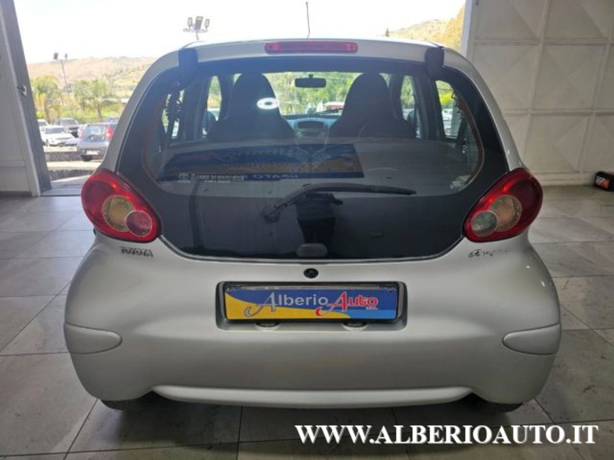 Toyota Aygo 1.0 12V VVT-i 5 porte (4)