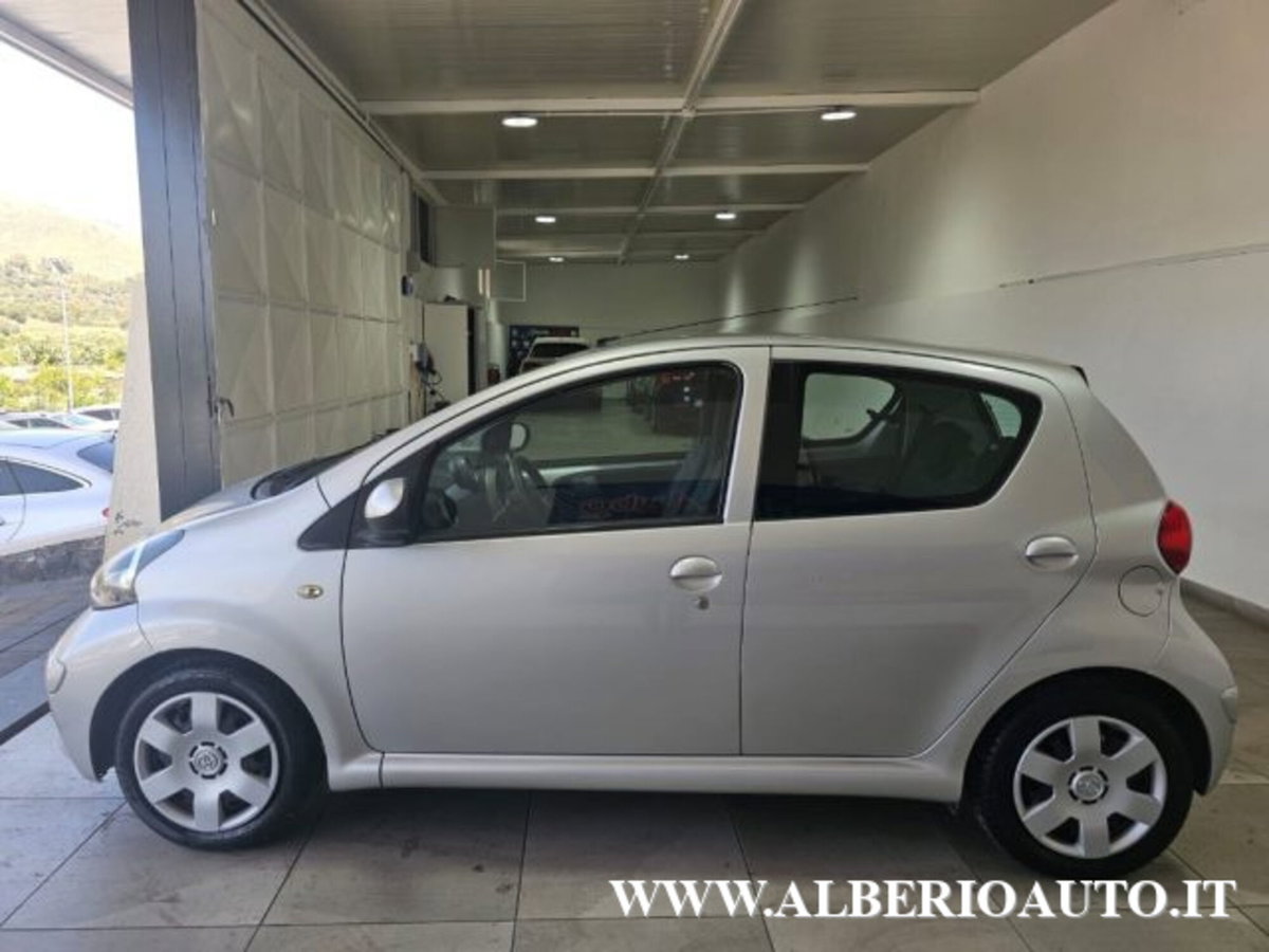 Toyota Aygo 1.0 12V VVT-i 5 porte (5)