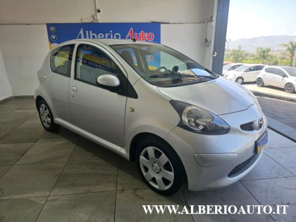 Toyota Aygo 1.0 12V VVT-i 5 porte (6)