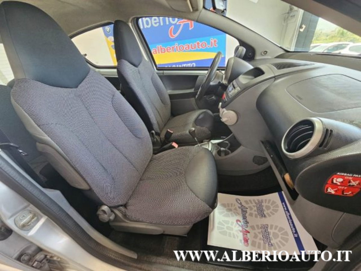 Toyota Aygo 1.0 12V VVT-i 5 porte (9)