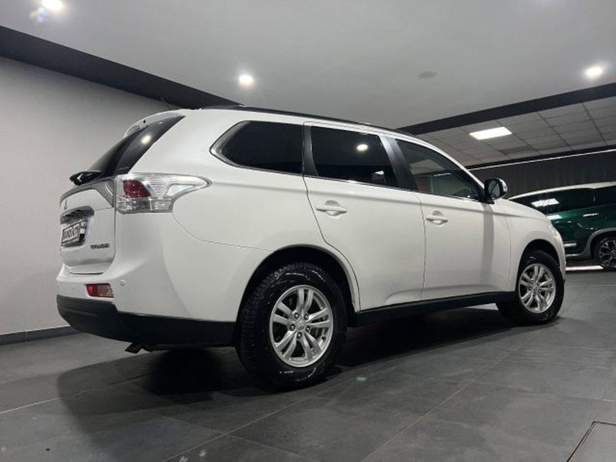Mitsubishi Outlander 2.2 DI-D 4WD Intense (3)