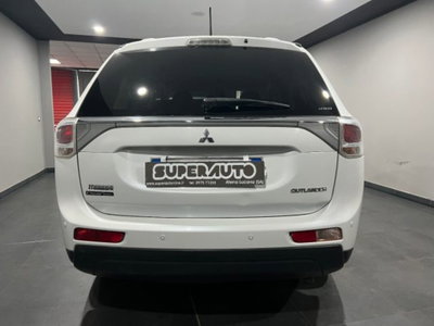 Mitsubishi Outlander 2.2 DI-D 4WD Intense (4)