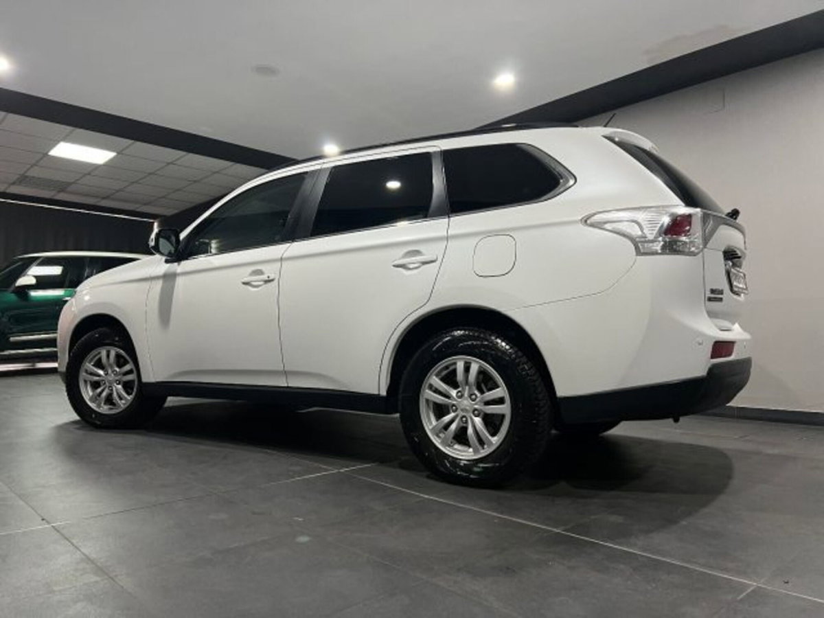 Mitsubishi Outlander 2.2 DI-D 4WD Intense (5)