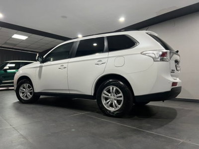 Mitsubishi Outlander 2.2 DI-D 4WD Intense (5)