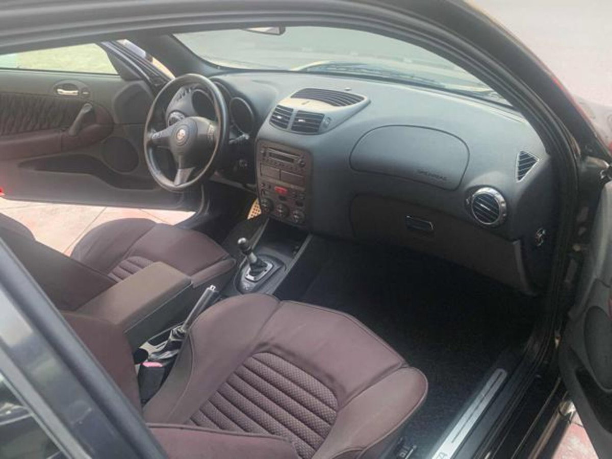 Alfa Romeo 147 3.2i V6 24V cat Selespeed 3 porte GTA (17)