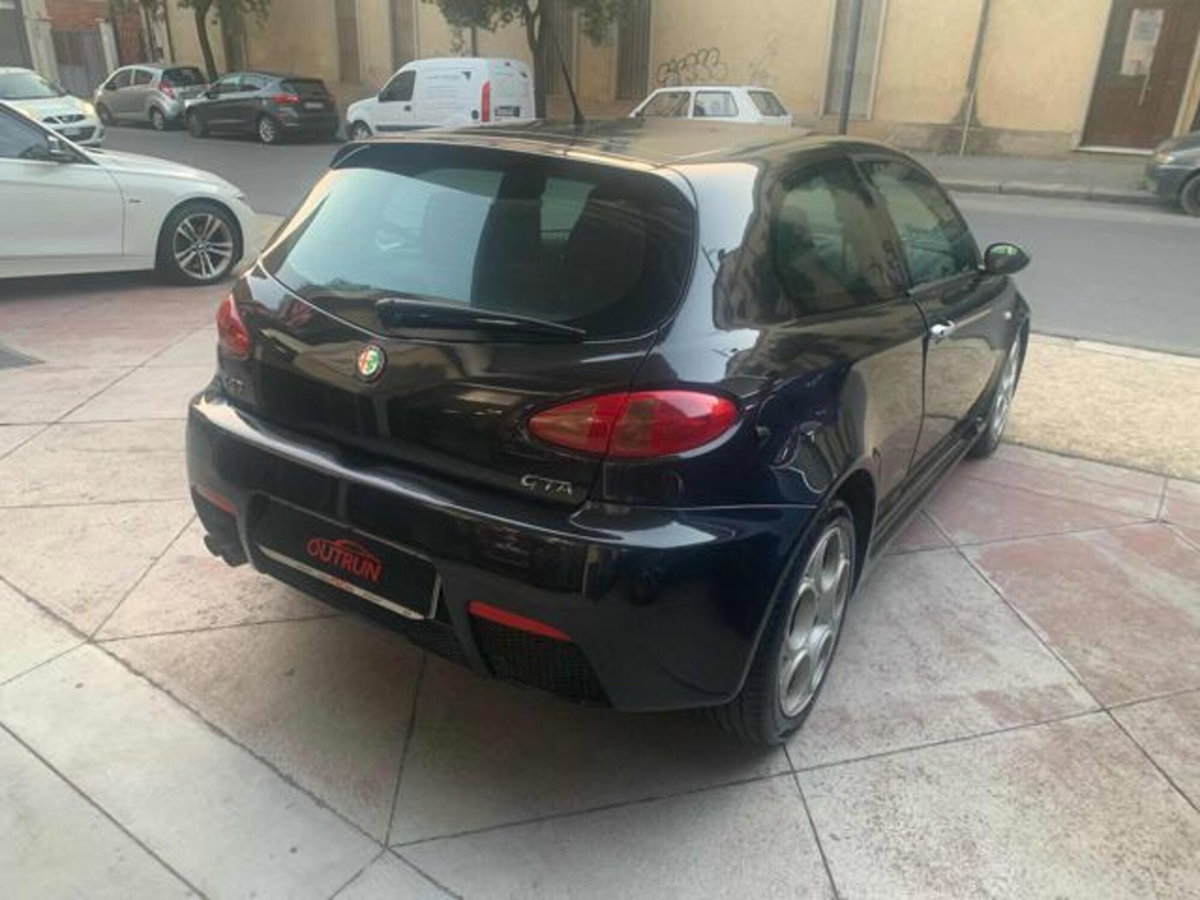 Alfa Romeo 147 3.2i V6 24V cat Selespeed 3 porte GTA (6)