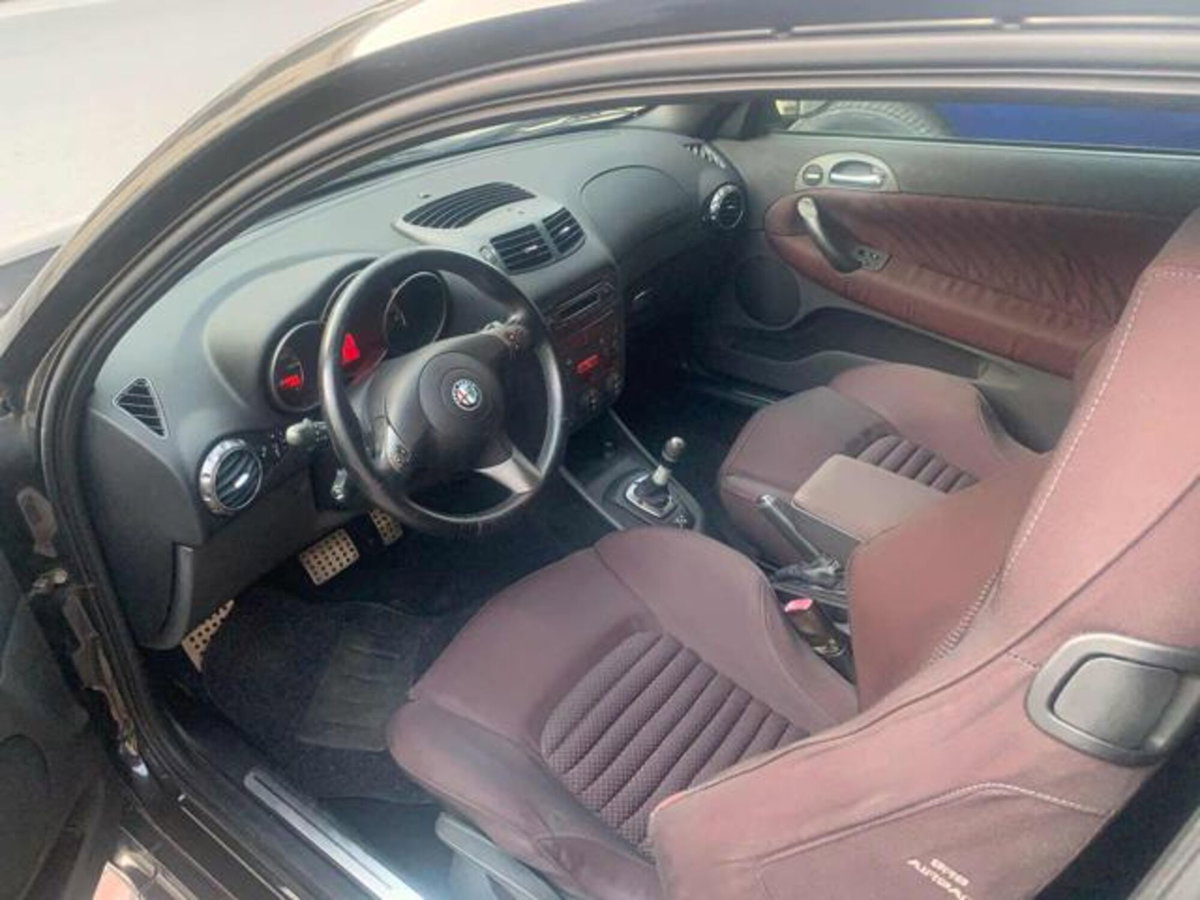 Alfa Romeo 147 3.2i V6 24V cat Selespeed 3 porte GTA (9)