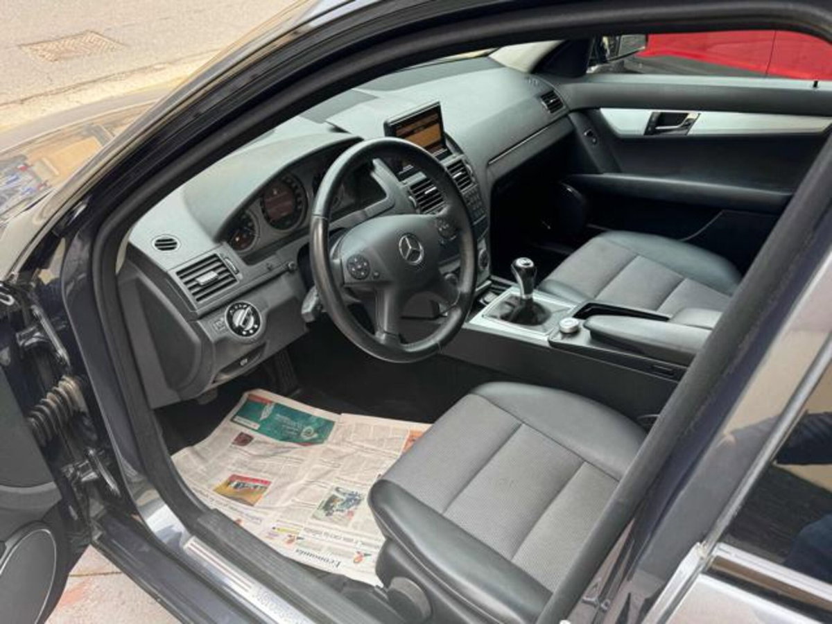 Mercedes-Benz Classe C Station Wagon 220 CDI BlueEFFICIENCY Avantgarde AMG (4)