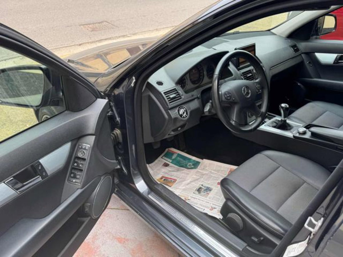 Mercedes-Benz Classe C Station Wagon 220 CDI BlueEFFICIENCY Avantgarde AMG (5)