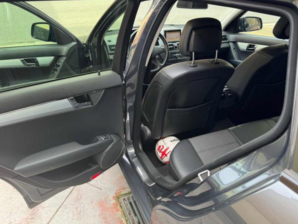 Mercedes-Benz Classe C Station Wagon 220 CDI BlueEFFICIENCY Avantgarde AMG (7)
