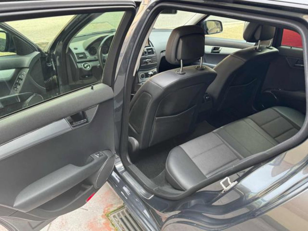 Mercedes-Benz Classe C Station Wagon 220 CDI BlueEFFICIENCY Avantgarde AMG (8)