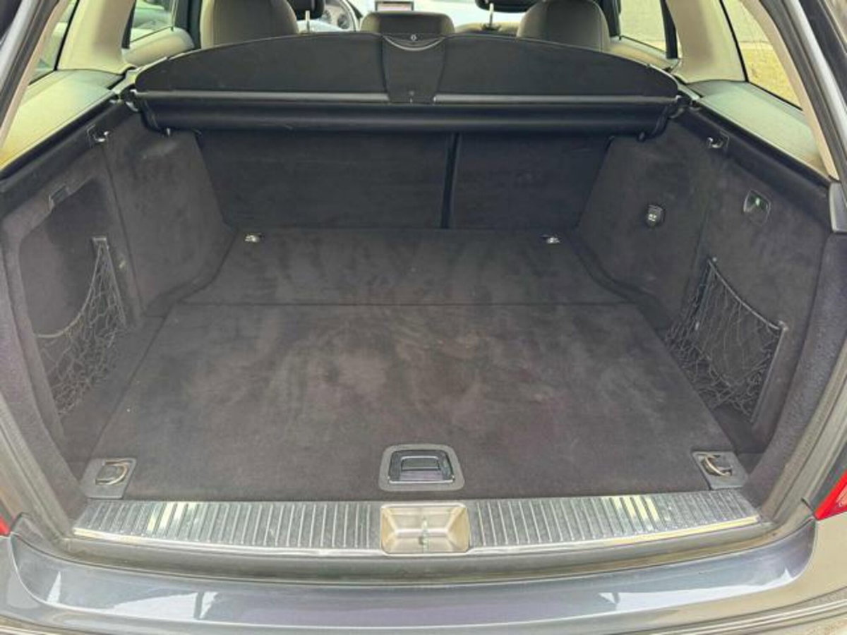 Mercedes-Benz Classe C Station Wagon 220 CDI BlueEFFICIENCY Avantgarde AMG (9)