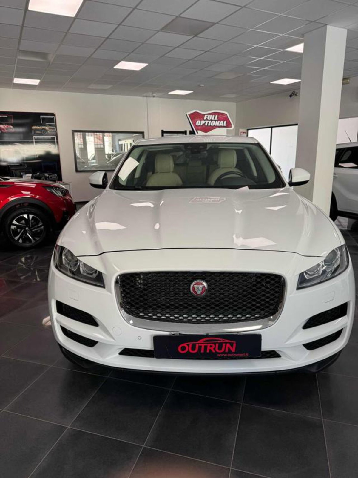 Jaguar F-Pace 2.0 D 180 CV AWD aut. Pure (2)