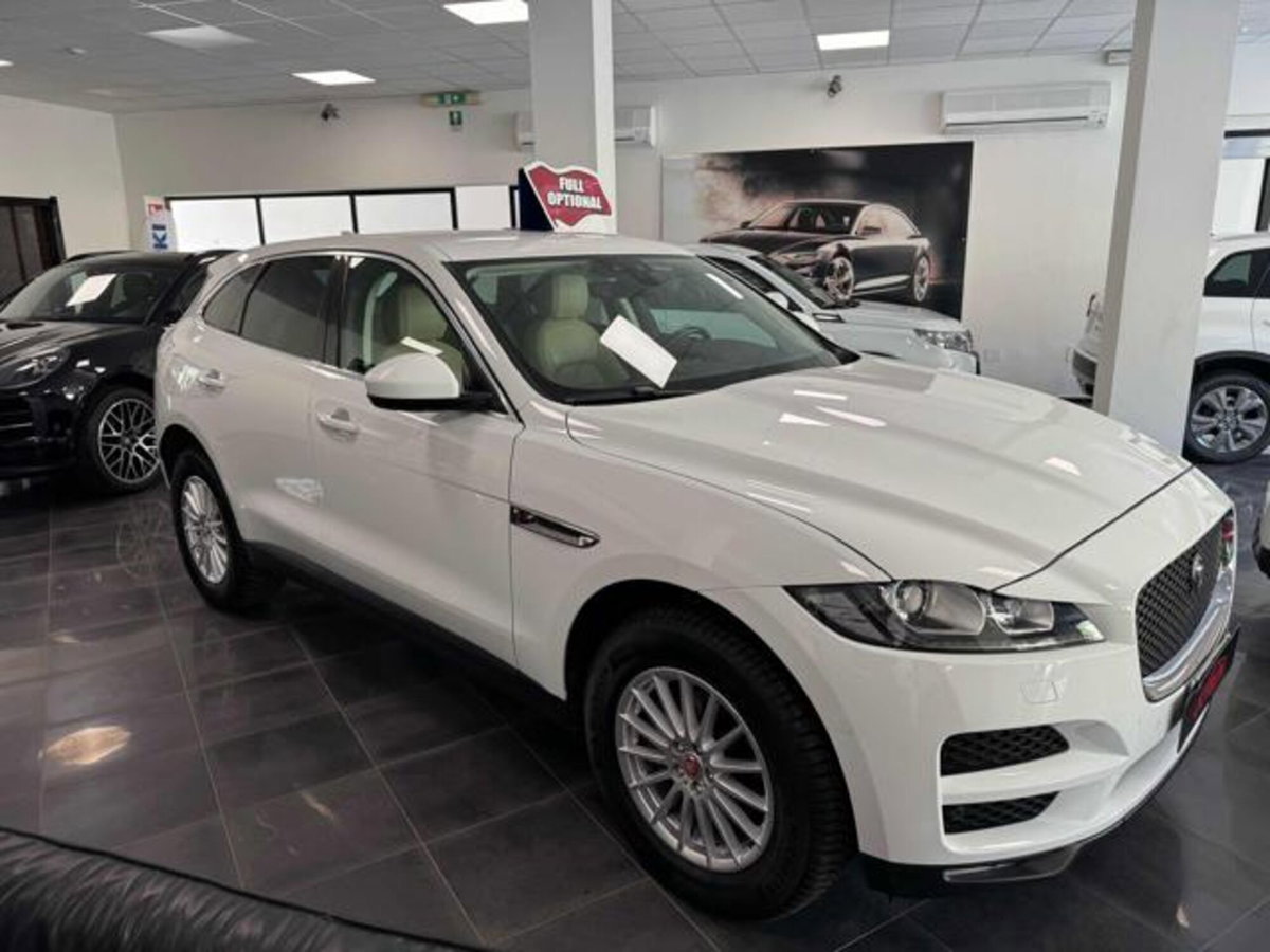 Jaguar F-Pace 2.0 D 180 CV AWD aut. Pure (3)