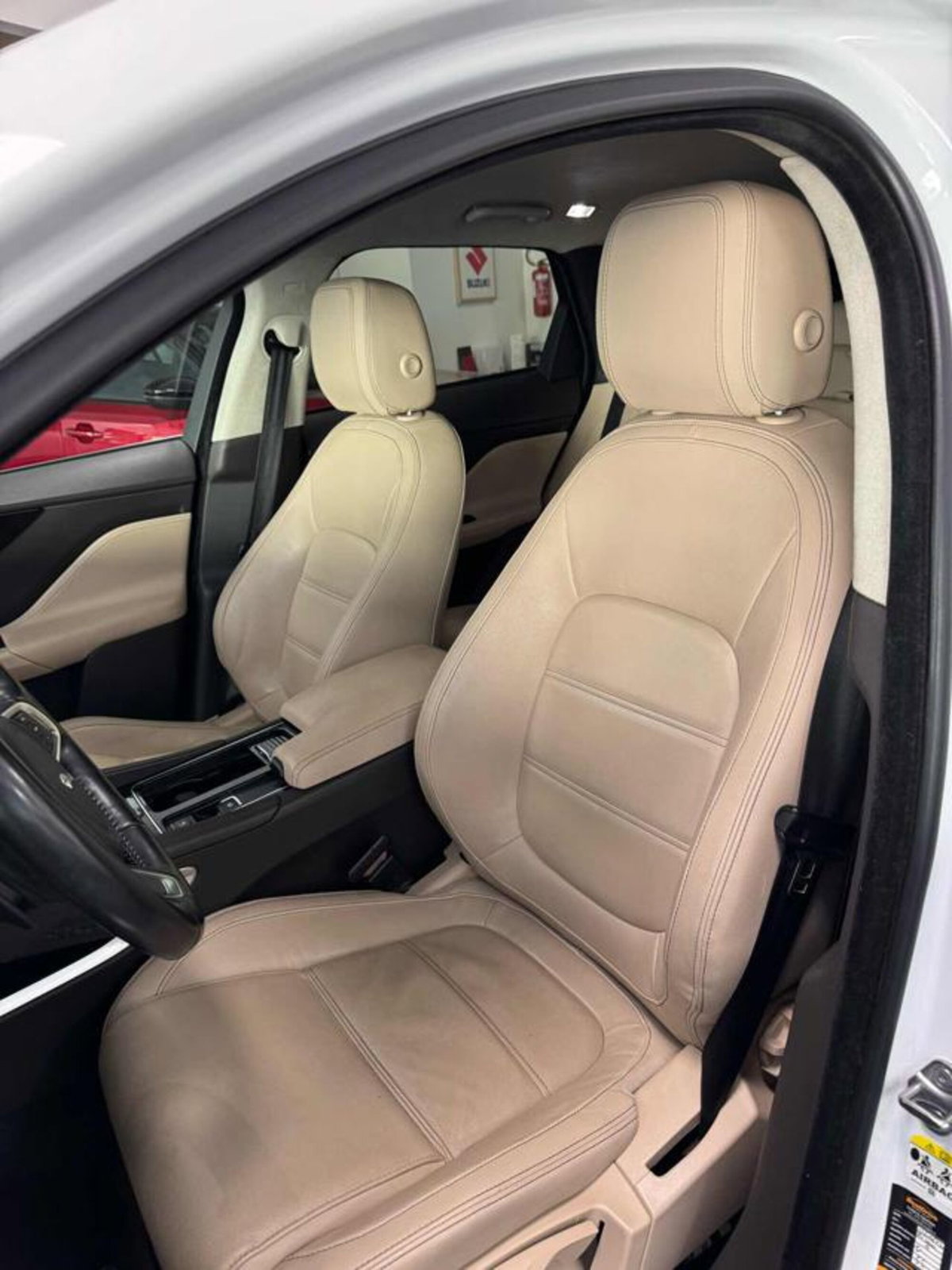 Jaguar F-Pace 2.0 D 180 CV AWD aut. Pure (6)