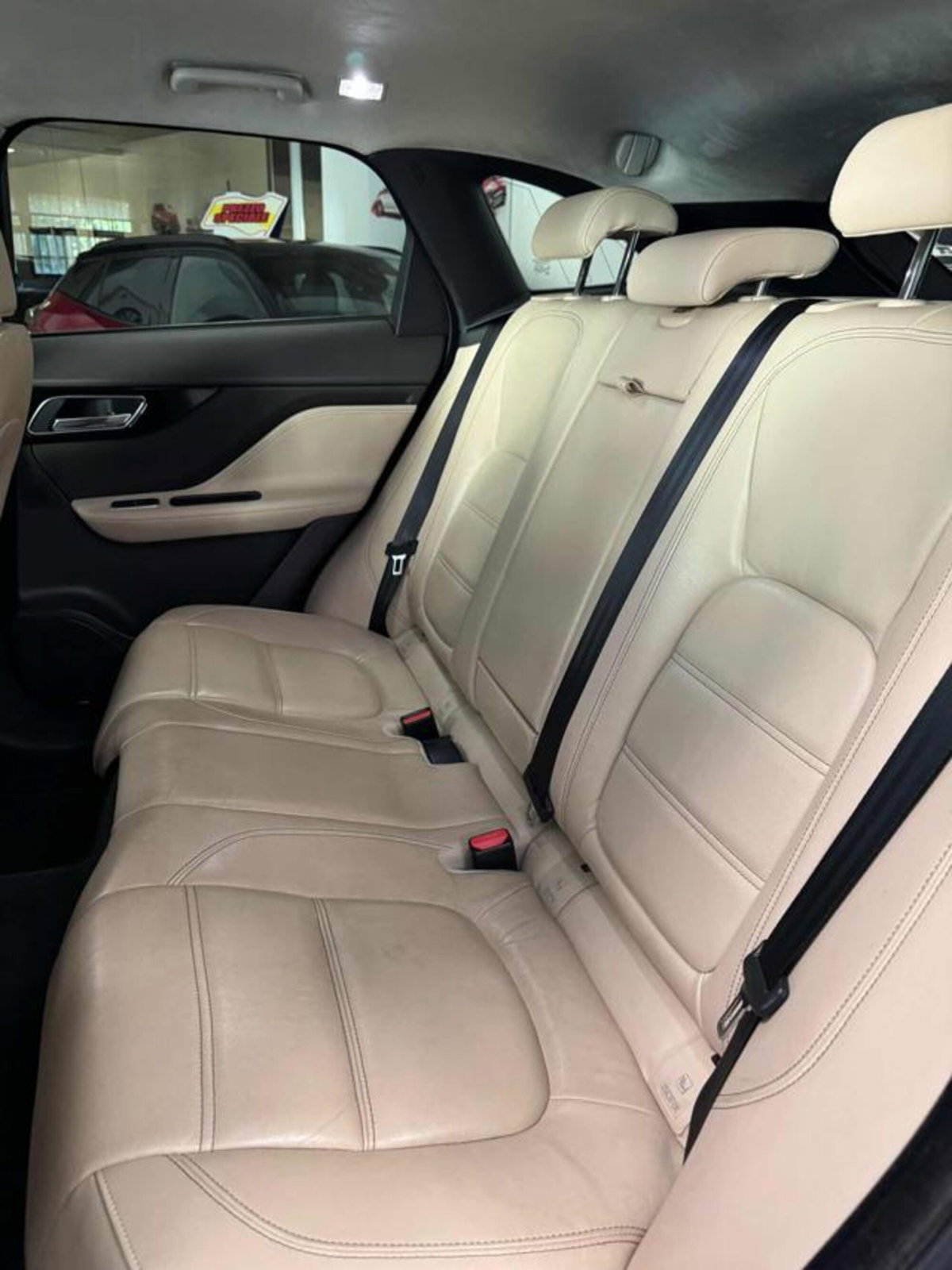 Jaguar F-Pace 2.0 D 180 CV AWD aut. Pure (7)