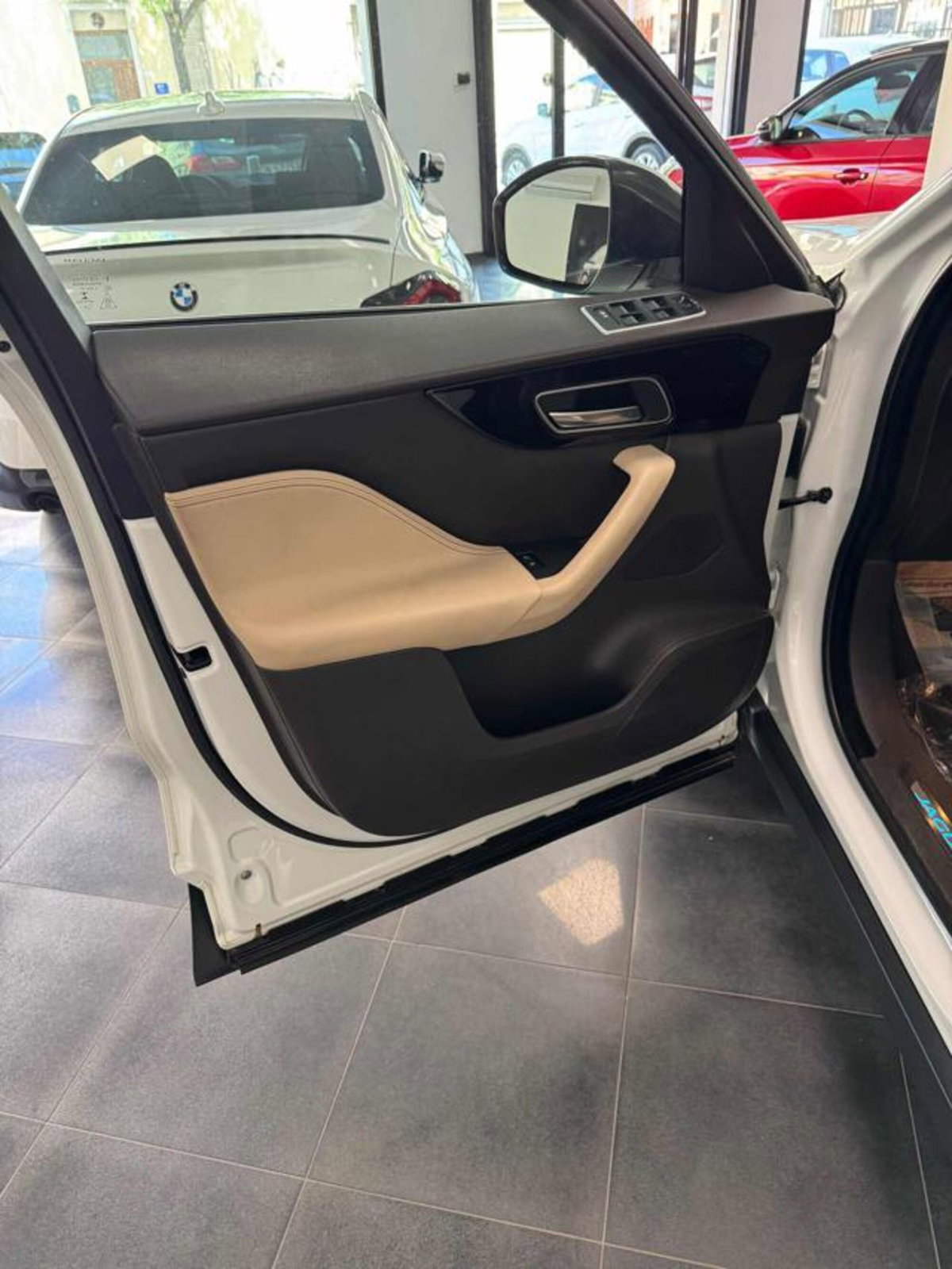 Jaguar F-Pace 2.0 D 180 CV AWD aut. Pure (8)