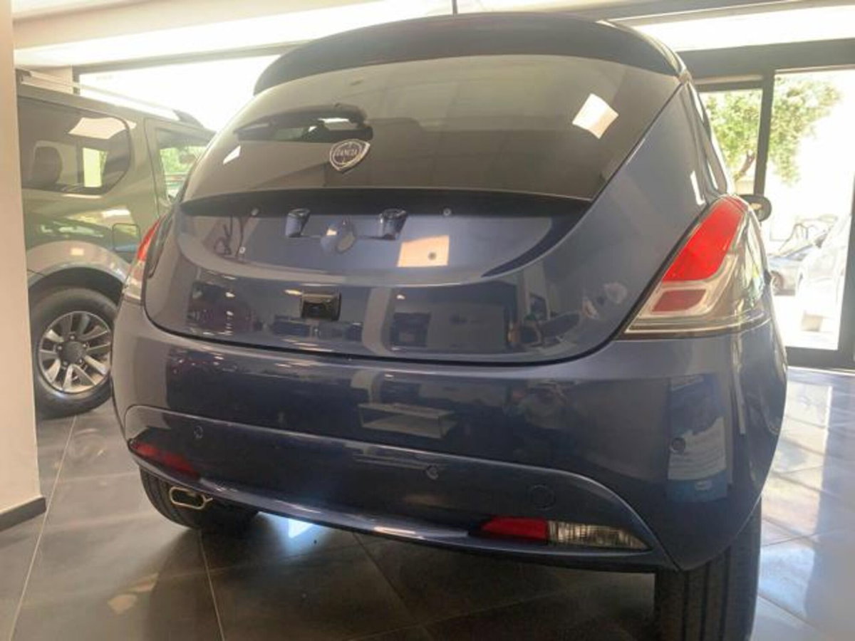 Lancia Ypsilon 1.0 FireFly 5 porte S&S Hybrid Gold Plus (17)