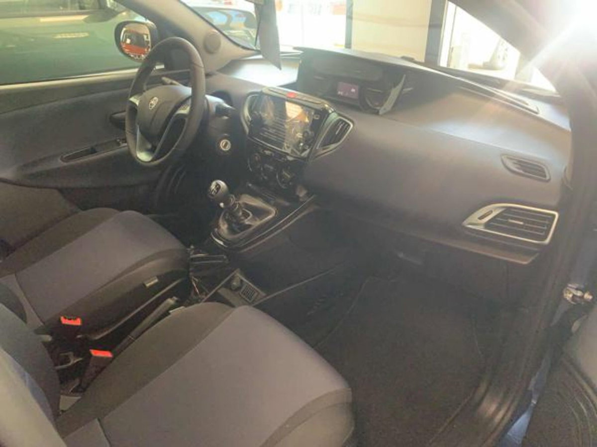 Lancia Ypsilon 1.0 FireFly 5 porte S&S Hybrid Gold Plus (18)
