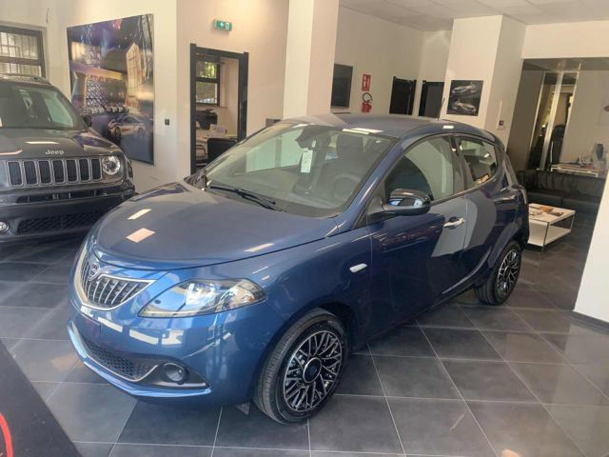 Lancia Ypsilon 1.0 FireFly 5 porte S&S Hybrid Gold Plus (2)