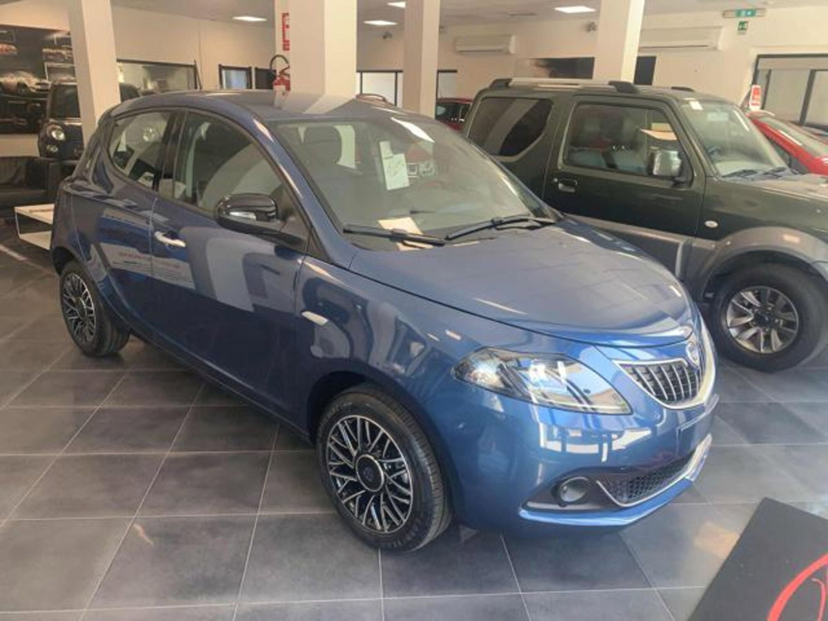 Lancia Ypsilon 1.0 FireFly 5 porte S&S Hybrid Gold Plus (3)