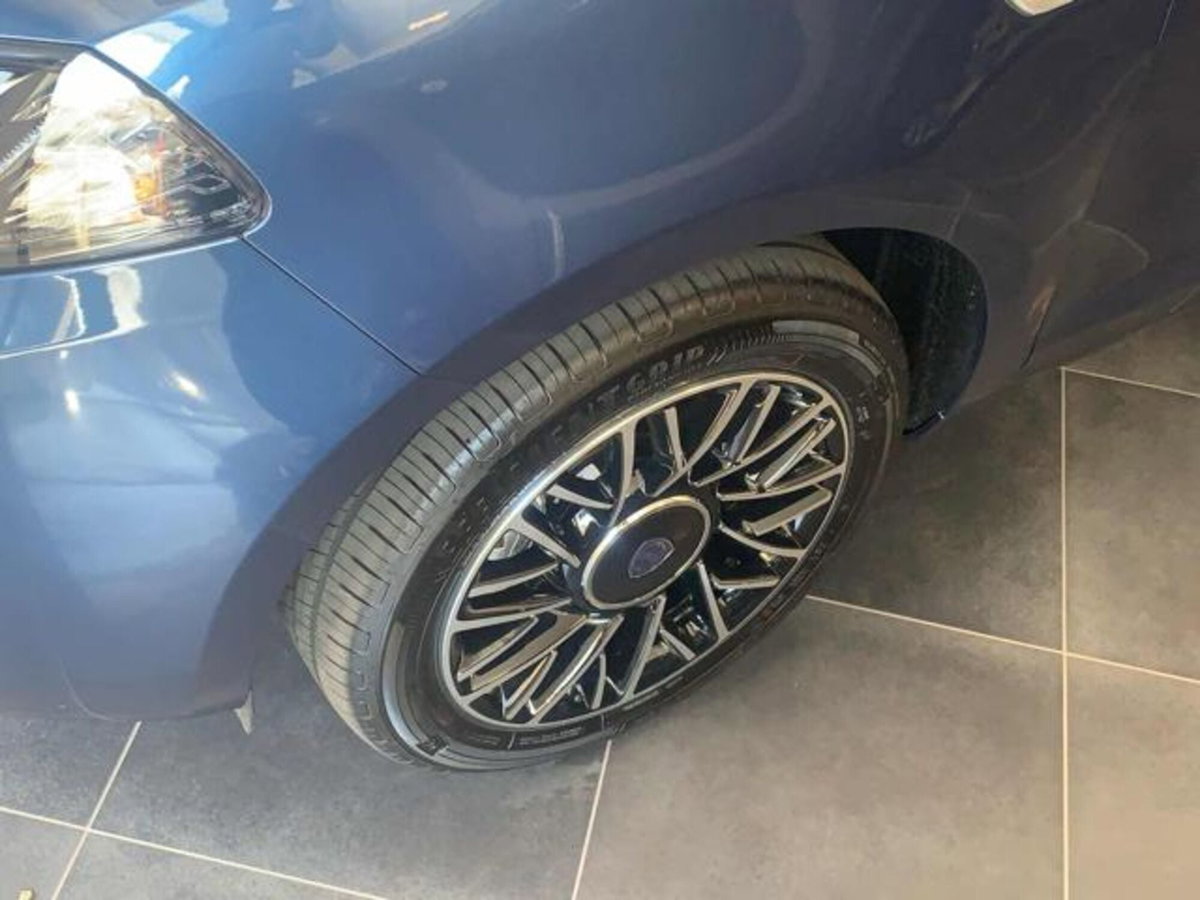 Lancia Ypsilon 1.0 FireFly 5 porte S&S Hybrid Gold Plus (4)