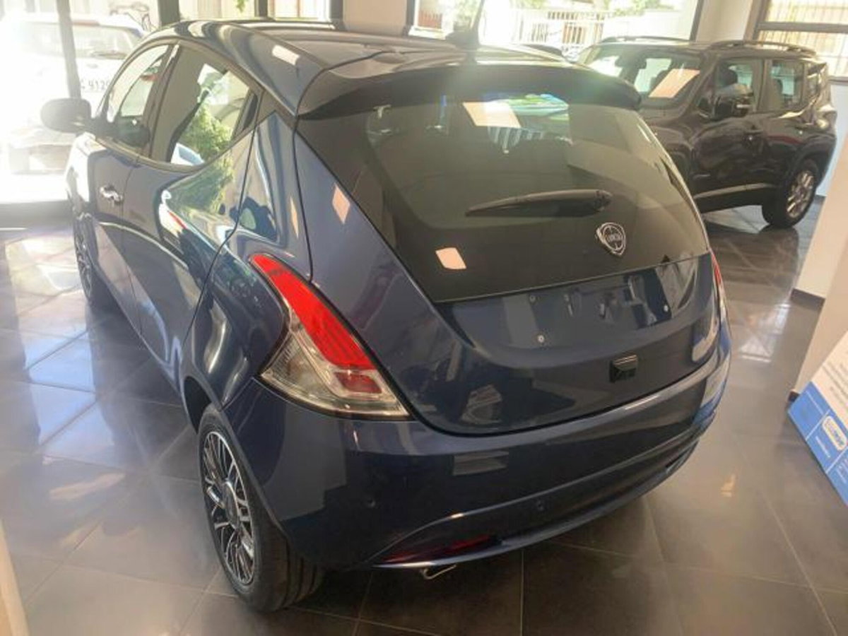 Lancia Ypsilon 1.0 FireFly 5 porte S&S Hybrid Gold Plus (6)