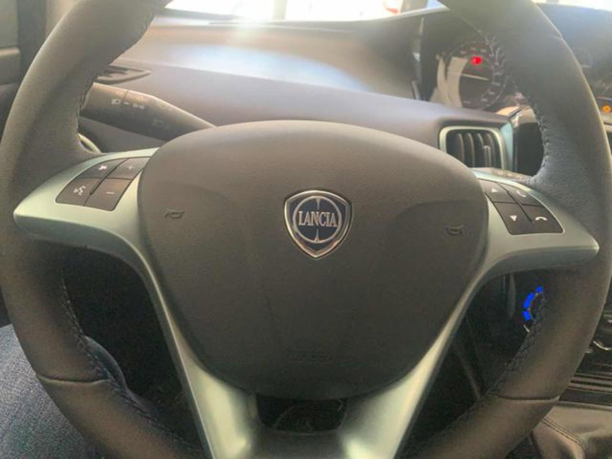 Lancia Ypsilon 1.0 FireFly 5 porte S&S Hybrid Gold Plus (9)