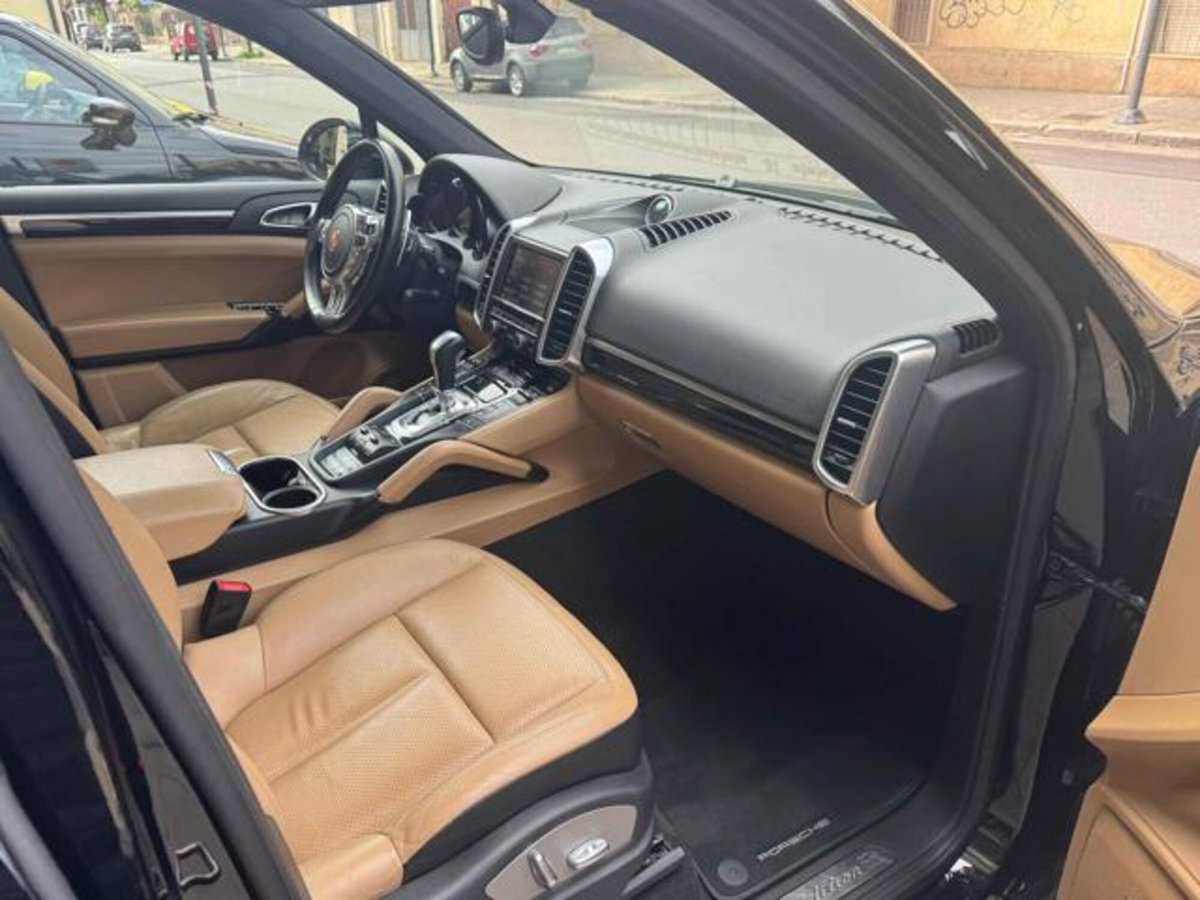 Porsche Cayenne 3.0 Diesel 250CV Platinum Edition (12)