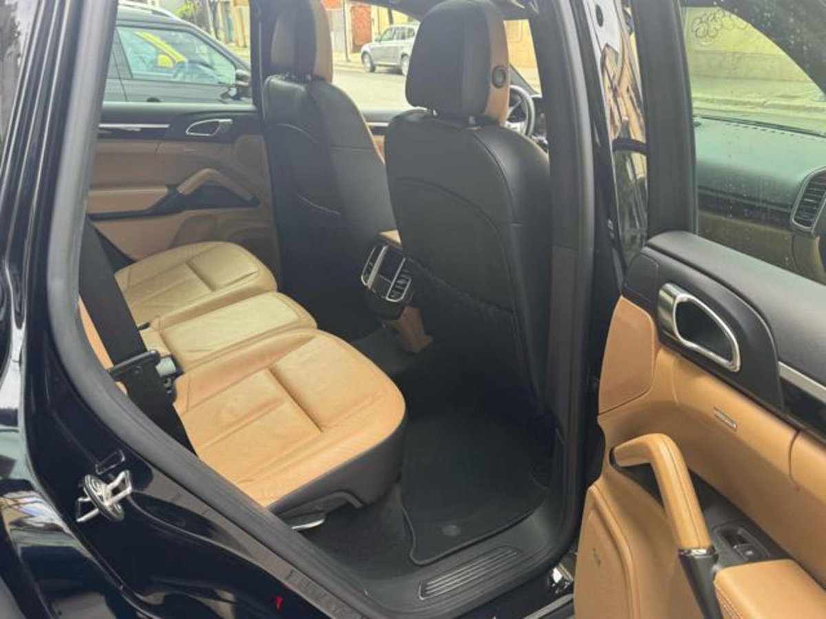 Porsche Cayenne 3.0 Diesel 250CV Platinum Edition (14)