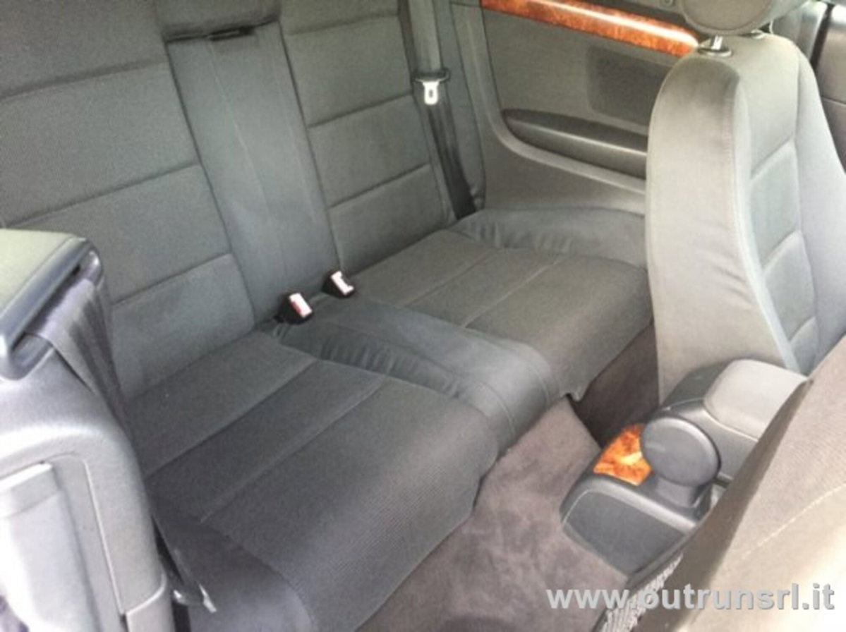 Audi A4 Cabrio Cabriolet 2.5 V6 TDI cat (6)