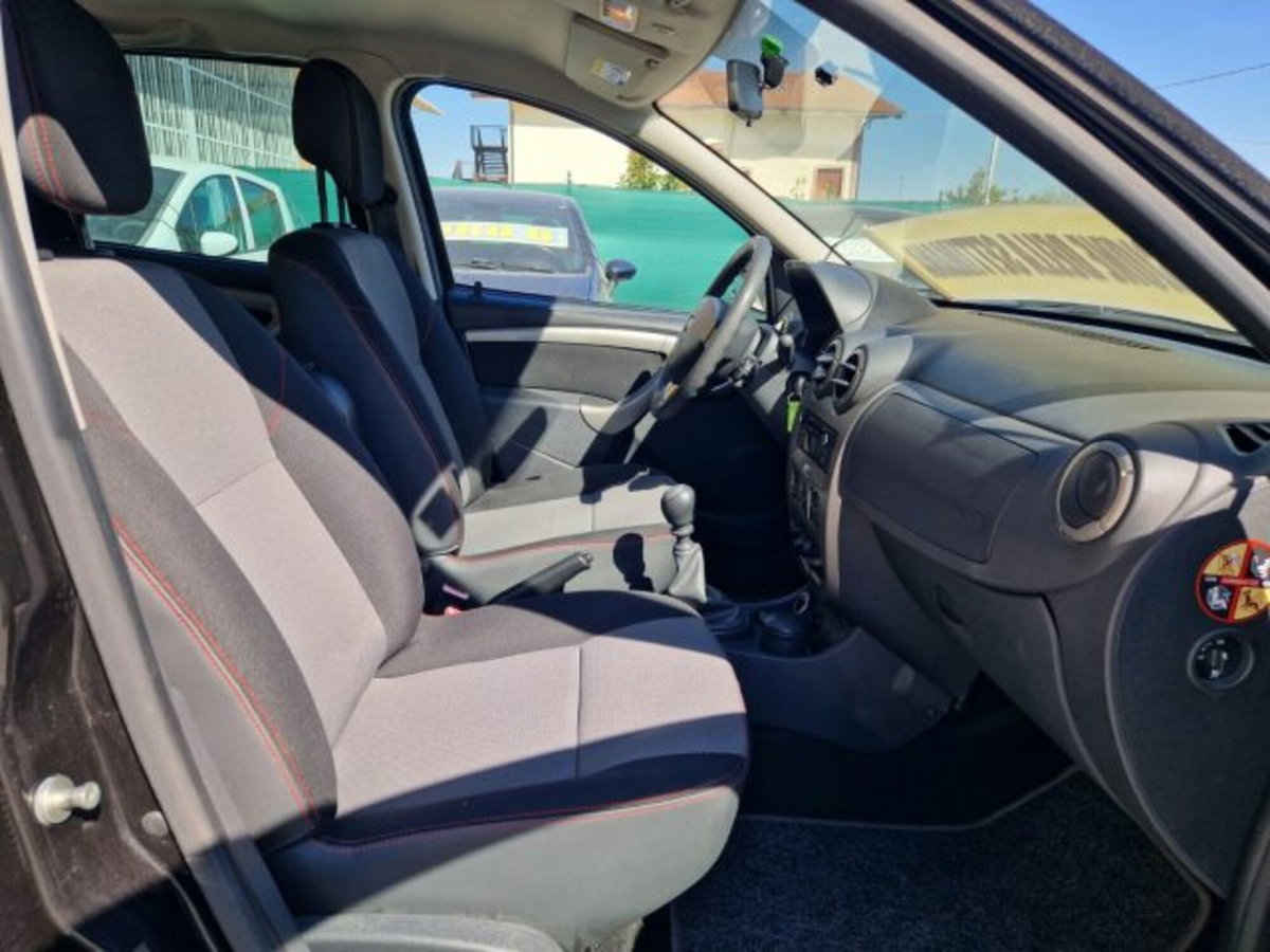 Dacia Duster 1.5 dCi 110CV 4x4 Ambiance (13)