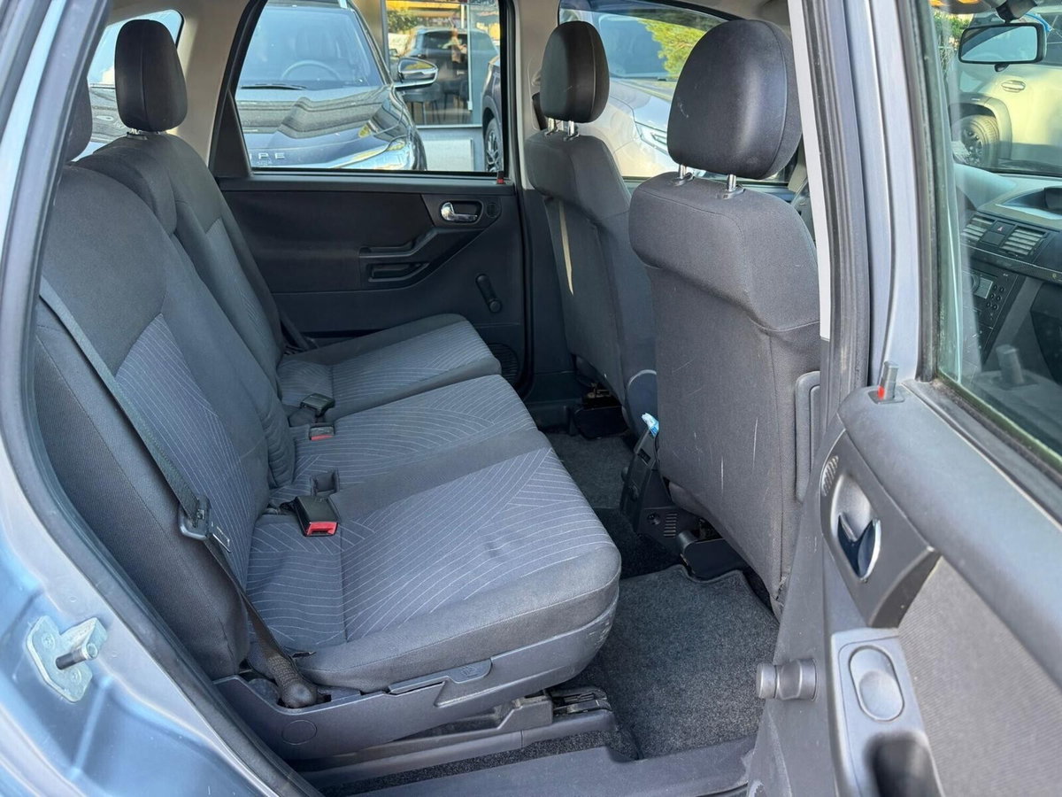 Opel Meriva 1.8 16V Cosmo (14)