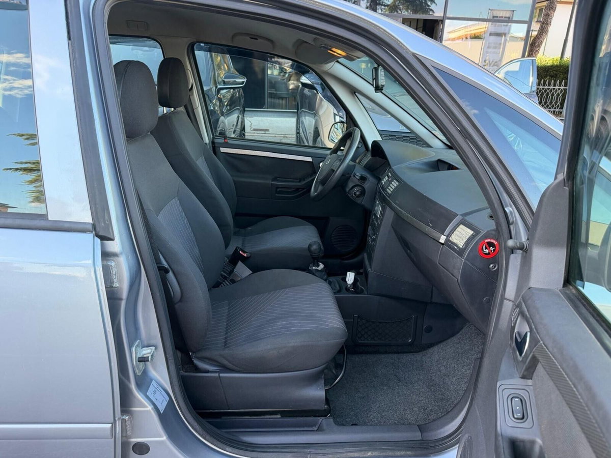 Opel Meriva 1.8 16V Cosmo (15)