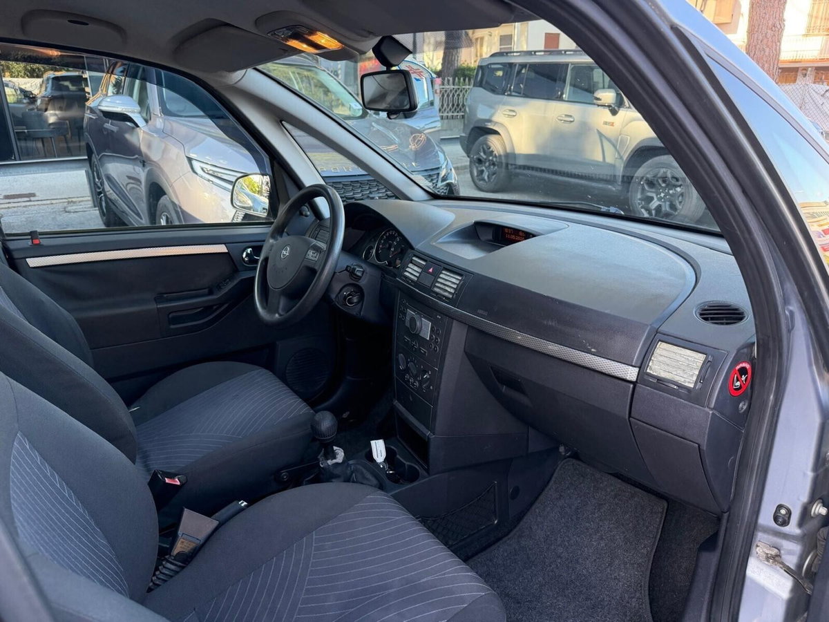 Opel Meriva 1.8 16V Cosmo (16)