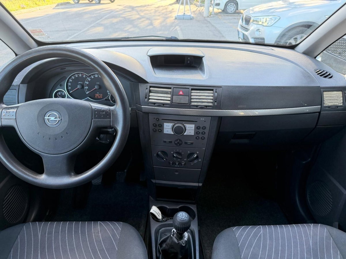 Opel Meriva 1.8 16V Cosmo (17)