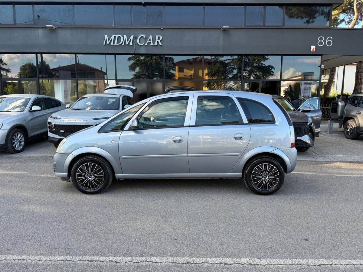 Opel Meriva 1.8 16V Cosmo (2)