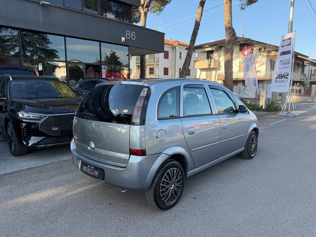 Opel Meriva 1.8 16V Cosmo (6)