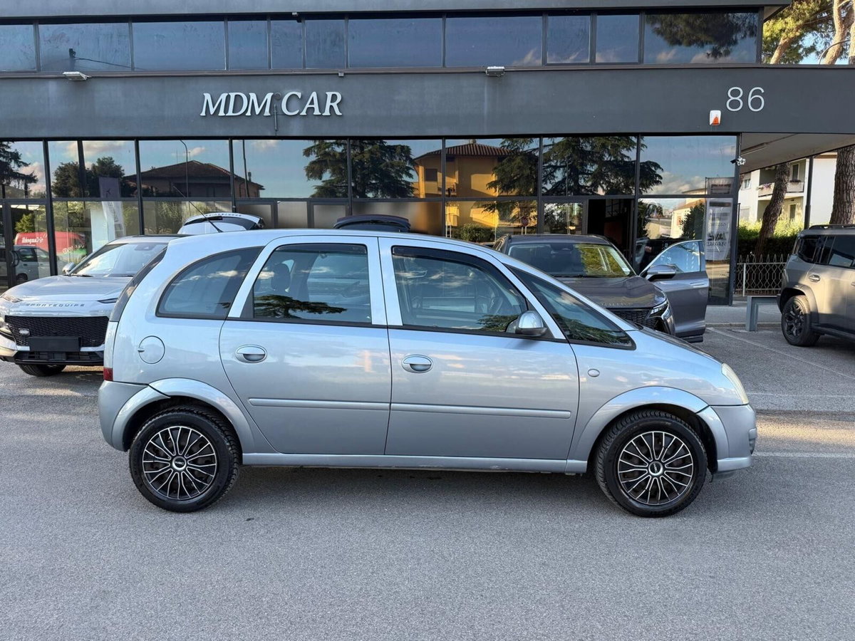 Opel Meriva 1.8 16V Cosmo (7)