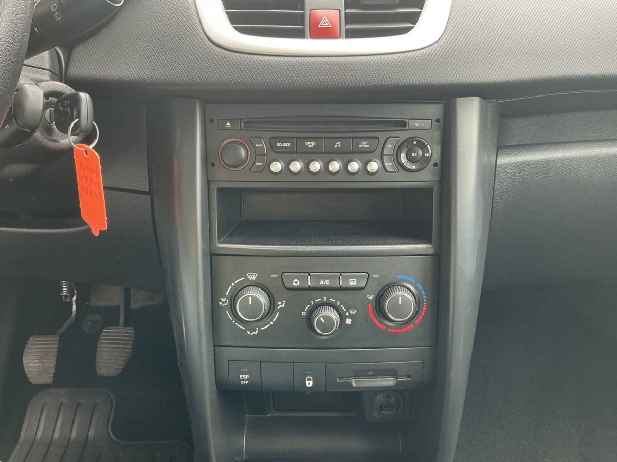 Peugeot 207 SW VTi 95CV Millesim 200 (11)