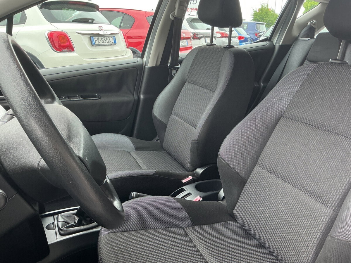 Peugeot 207 SW VTi 95CV Millesim 200 (12)