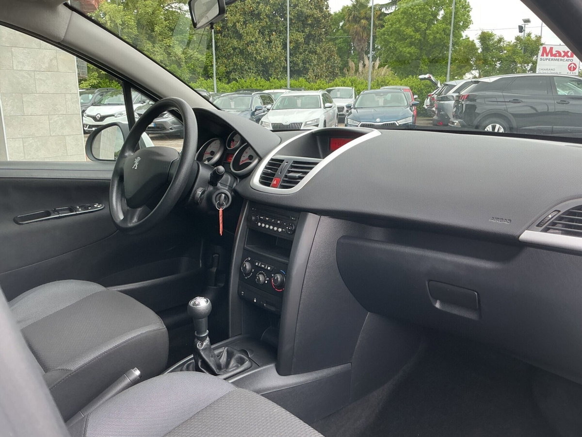 Peugeot 207 SW VTi 95CV Millesim 200 (13)