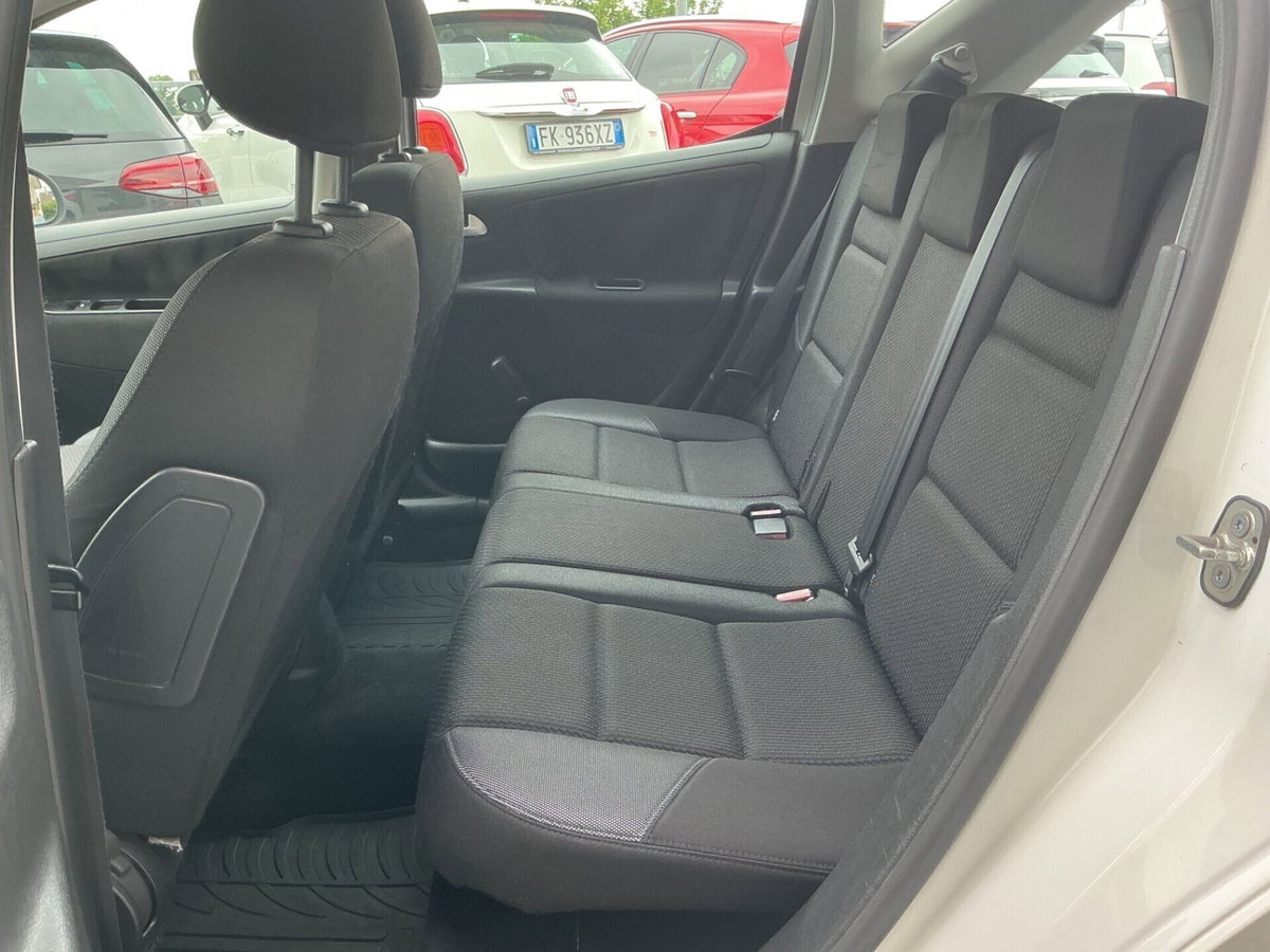 Peugeot 207 SW VTi 95CV Millesim 200 (14)