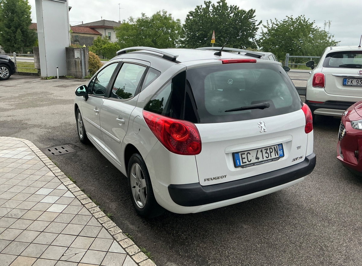 Peugeot 207 SW VTi 95CV Millesim 200 (4)